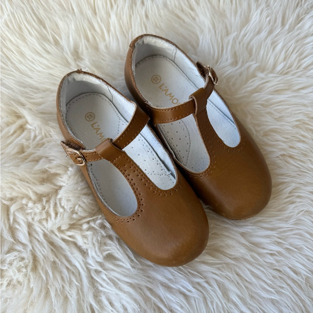 L'AMOUR, Eleanor T-Bar Flat, Camel, size 11